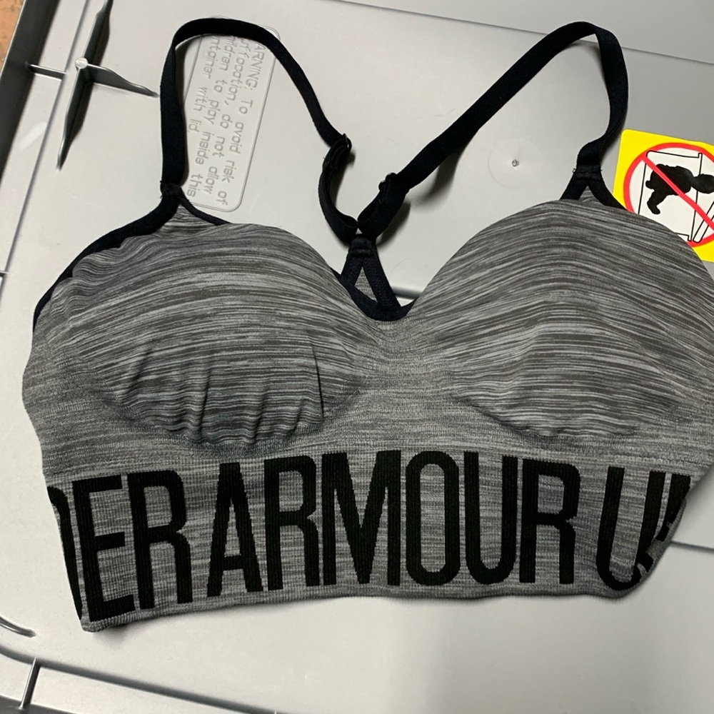 Size medium under armour bra with pads